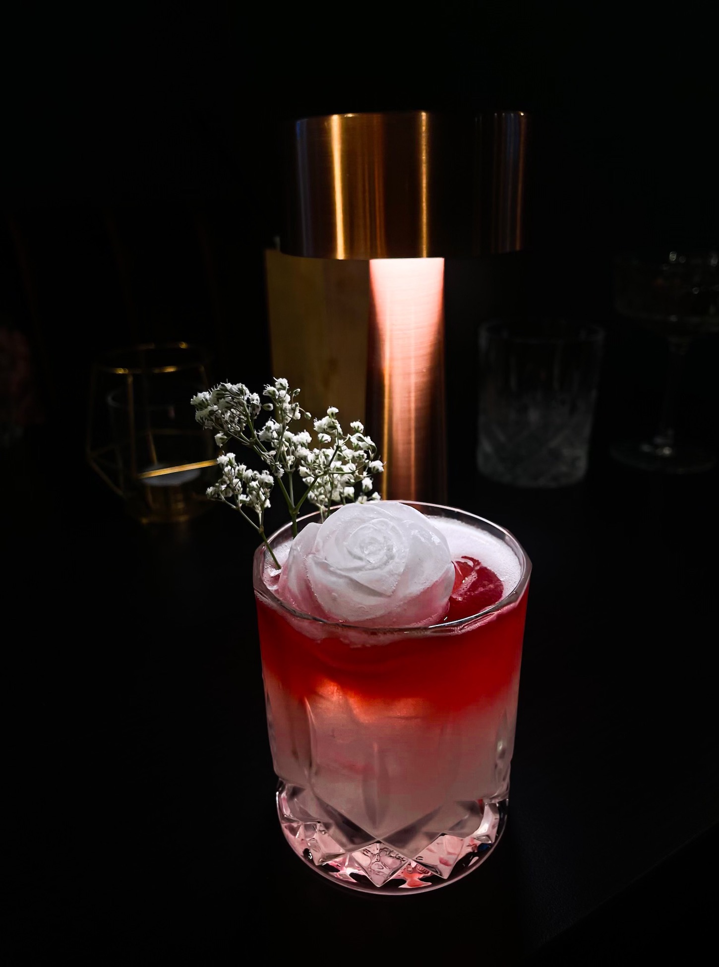 Cocktail auf schwarzem Tisch